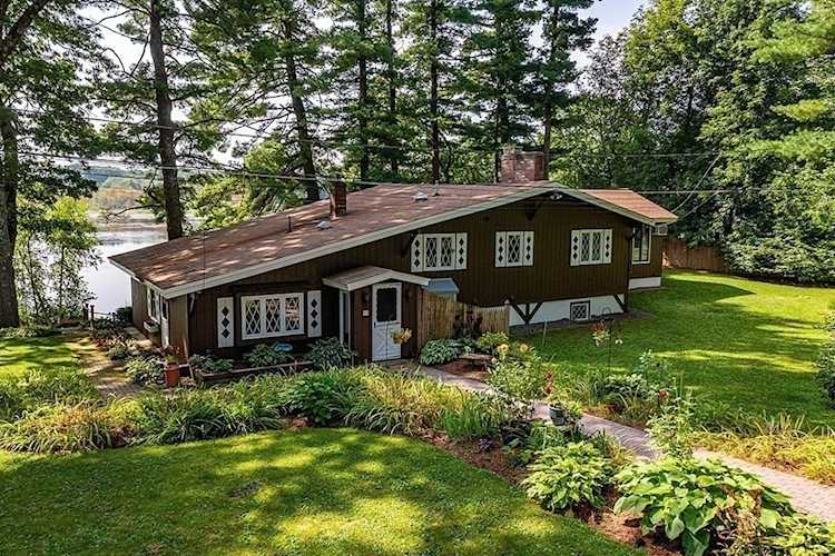 93 Maple Lane Northborough, MA 01532