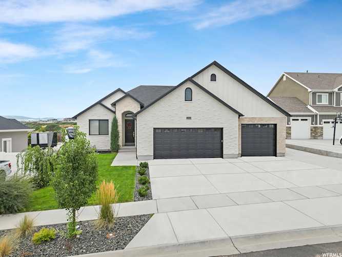 1707 W Packsaddle Cir S Bluffdale, UT 84065