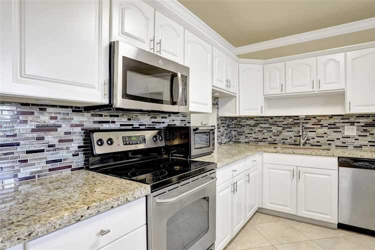 6751 Cypress Rd #411 Plantation, FL 33317