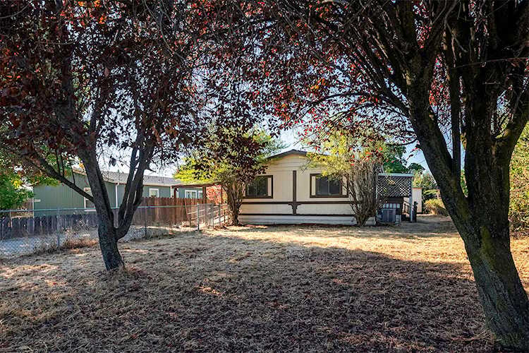 2496 Terr-mont St White City, OR 97503