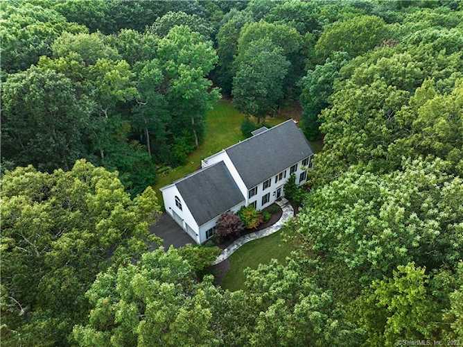 68 Laurel Cliffs Rd Guilford, CT 06437