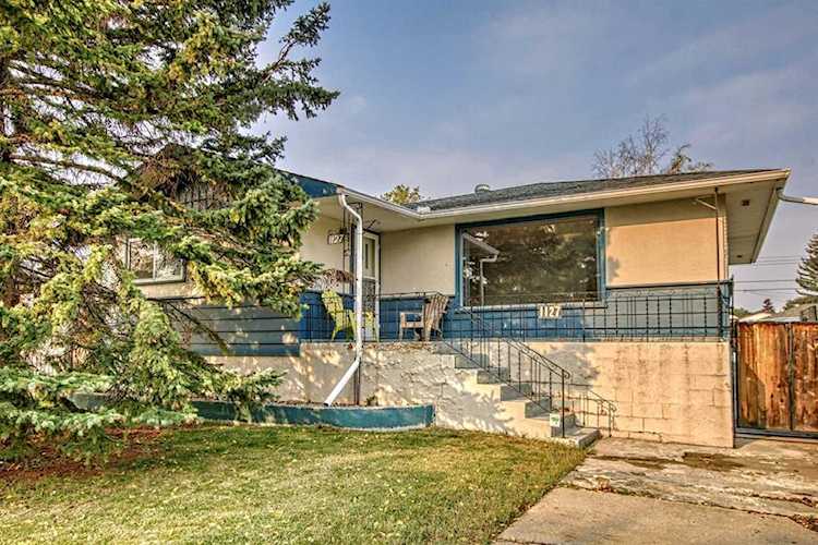 1127 39 St SE Calgary, AB T2A 1H4