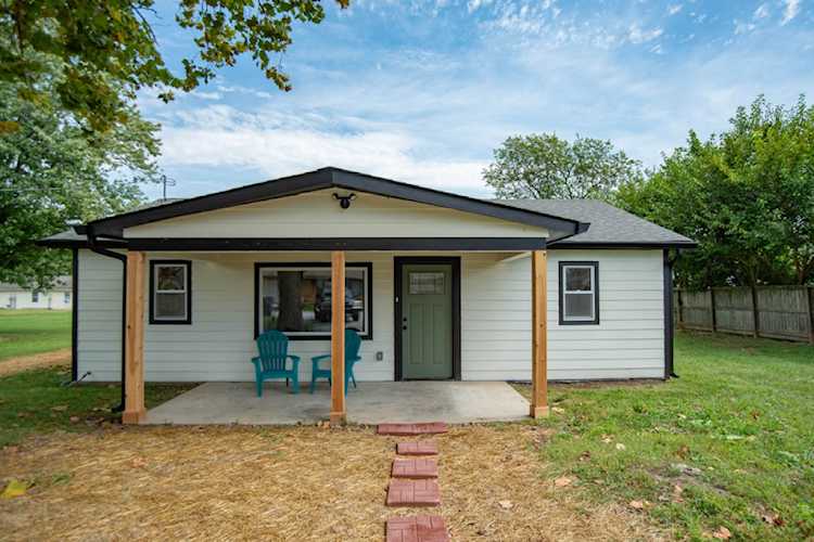 355 Mccully St Greenfield, IN 46140