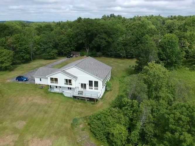 5 Benjamin Dr Hallowell, ME 04347