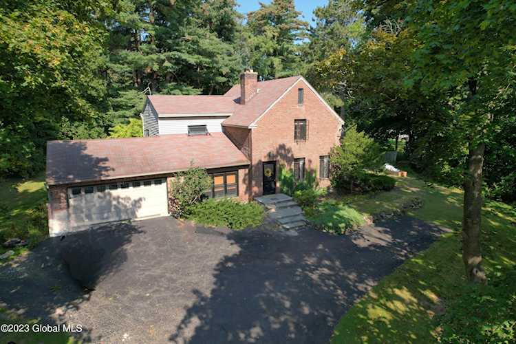 1467 Van Antwerp Rd Niskayuna, NY 12309