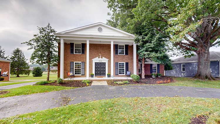 8906 Peterborough Dr Louisville, KY 40222