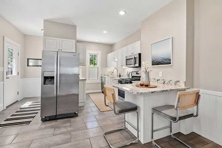 52 Bacon St #1 Waltham, MA 02451
