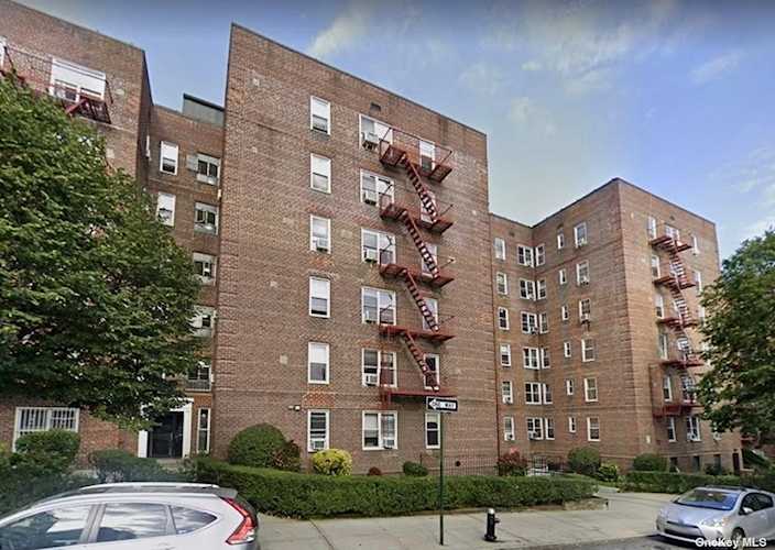 39-50 52 St #B6 Woodside, NY 11377