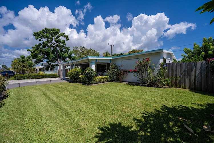200 E 28th Street Riviera Beach, FL 33404