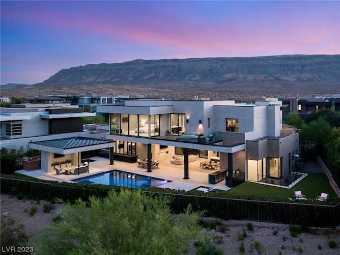 92 Sun Glow Ln Las Vegas, NV 89135