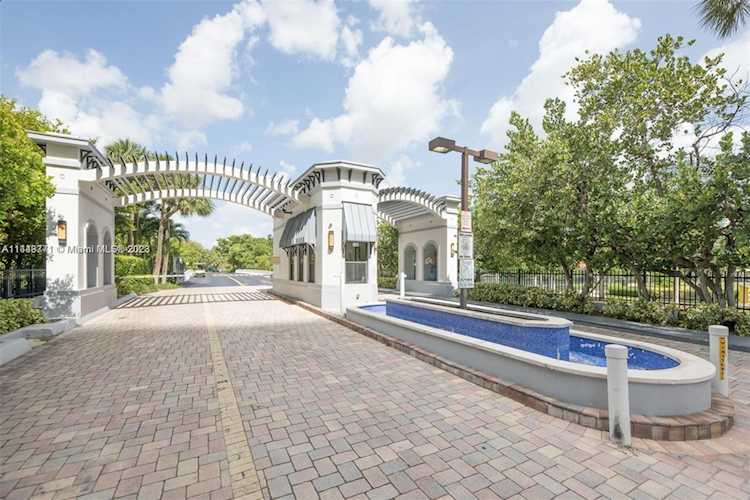 222 Poinciana Dr #302 Sunny Isles Beach, FL 33160