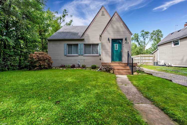 614 Quarter St Rochester, MI 48307