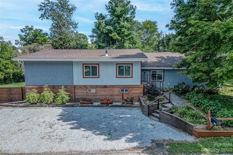 419 E Blue Ridge Rd East Flat Rock, NC 28726