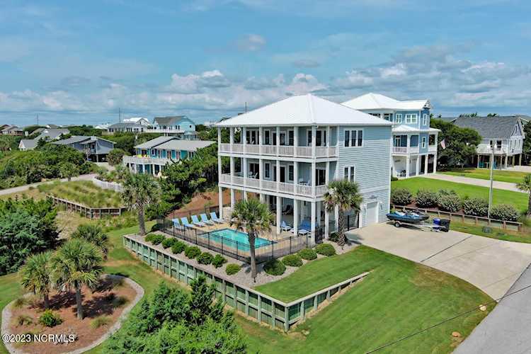 101 Robin St Emerald Isle, NC 28594 | MLS 100402832 Photo 1