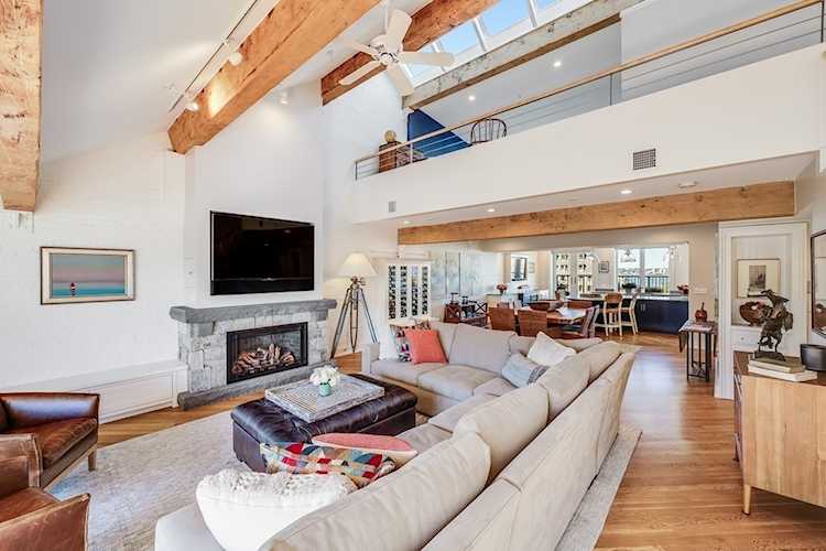 55 Commercial Wharf #PH8 Boston, MA 02110