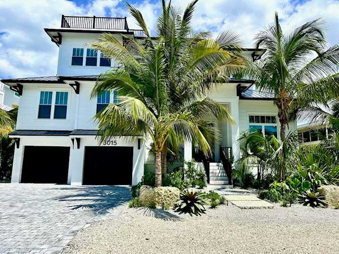 3015 Avenue E W Holmes Beach, FL 34217