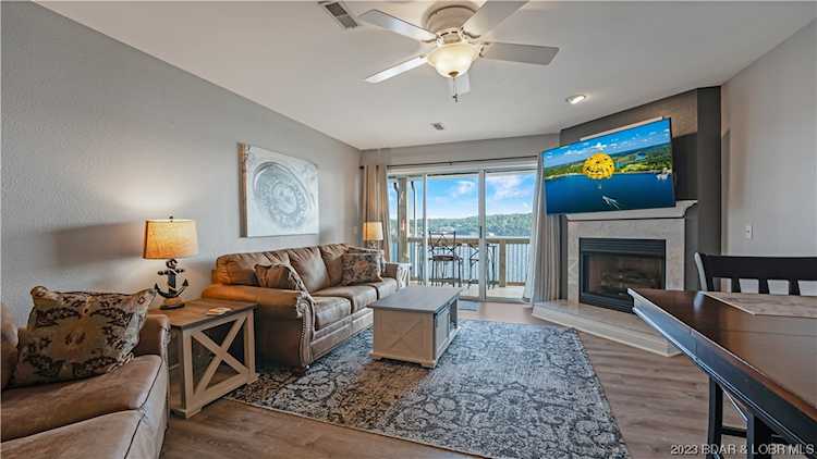 1481 Ledges Dr Osage Beach, MO 65065