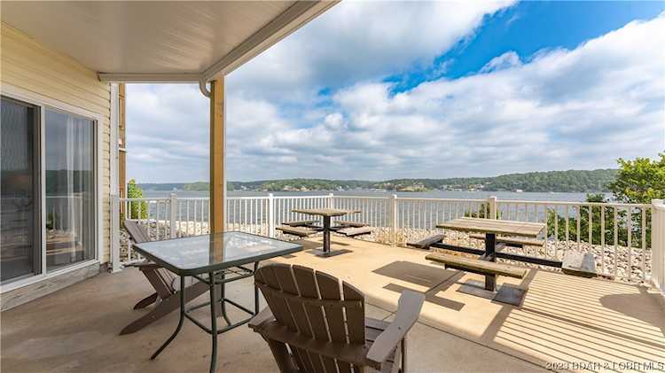 1481 Ledges Dr Osage Beach, MO 65065