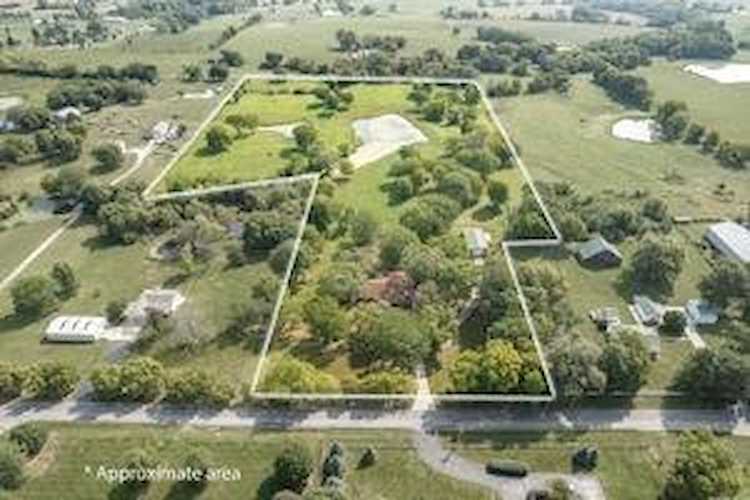 14807 N Stark Ave Liberty, MO 64068