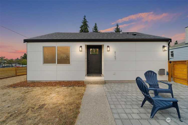 8157 27th Ave SW Seattle, WA 98126