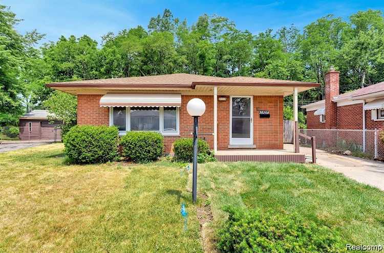 30258 Hanover Blvd Westland, MI 48186 home for sale, MLS#20230076387 | Dwellings Michigan Real Estate Photo 1