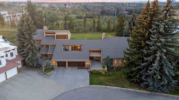 59 Bel-Aire Place SW Calgary, AB T2V2C3