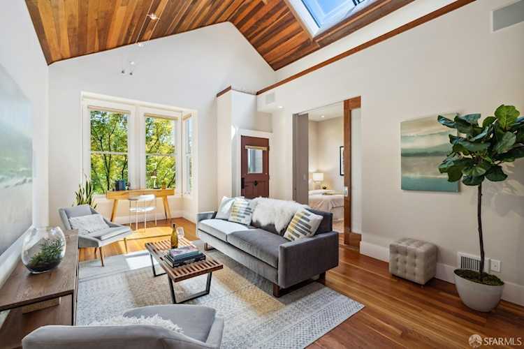 716 A Douglass Street San Francisco, CA 94114