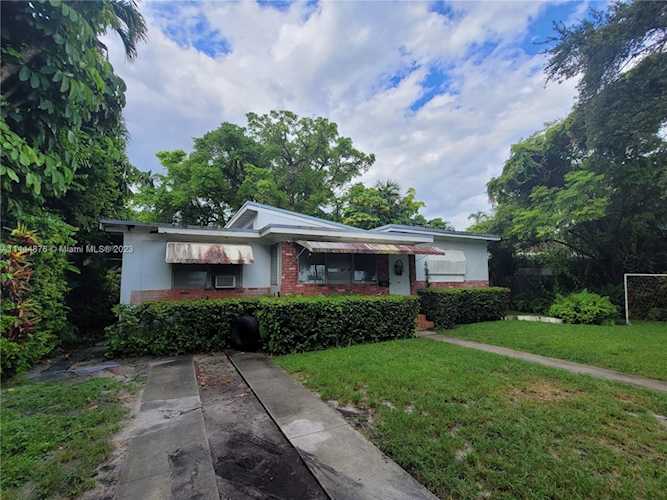 641 Nightingale Ave Miami Springs, FL 33166