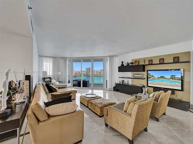 7000 Island Blvd #1207 Aventura, FL 33160