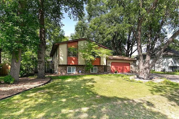 7709 Chowen Avenue N Brooklyn Park, MN 55443