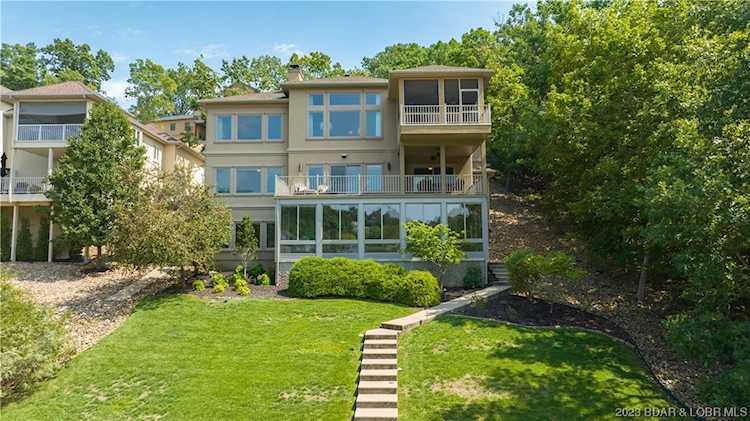 464 Eagle Dr Lake Ozark, MO 65049