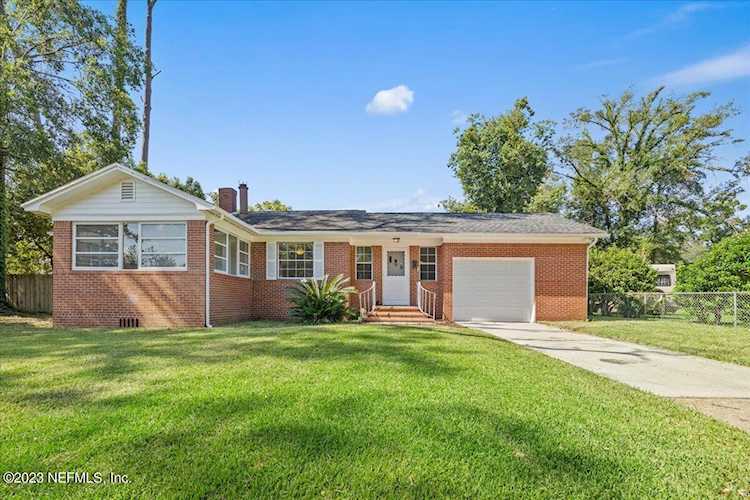 1348 Lechlade ST Jacksonville, FL 32205