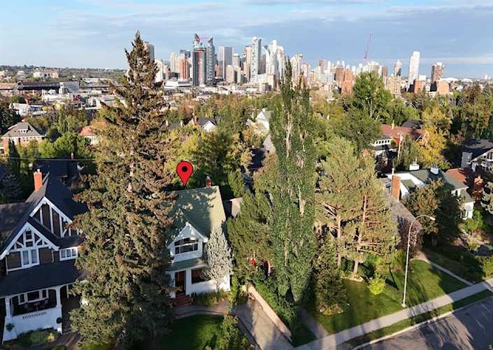 342 Superior Ave SW Calgary, AB T3C2J2