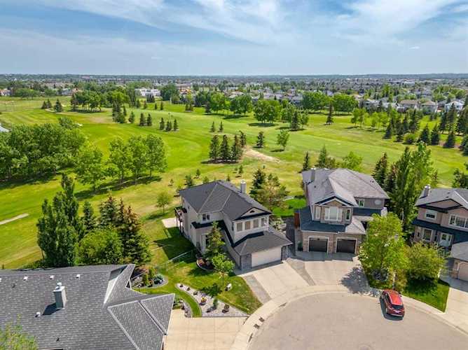 429 Fairways Mews NW Airdrie, AB T4B 2W9