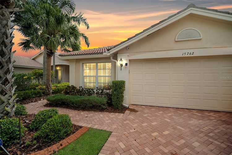 15762 Crystal Waters Dr Wimauma, FL 33598