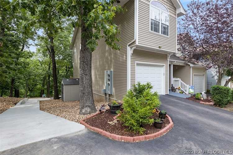 34 Walnut Rd Lake Ozark, MO 65049