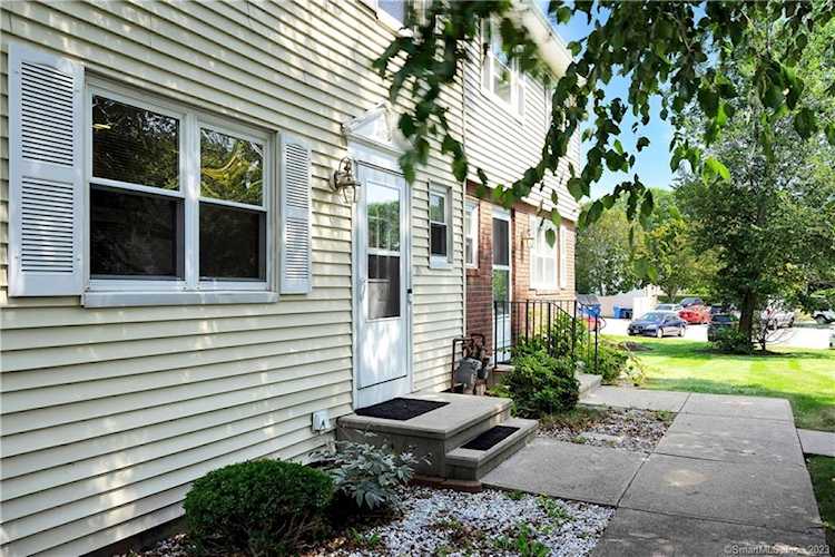 76 East Gate Ln #76 Hamden, CT 06514