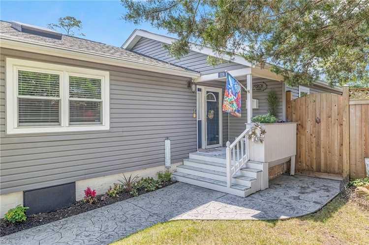 528 Pinewood Dr Virginia Beach, VA 23451