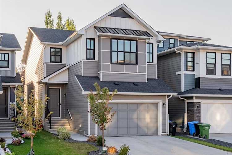 277 Harvest Hills Way NE Calgary, AB T3K 2L9