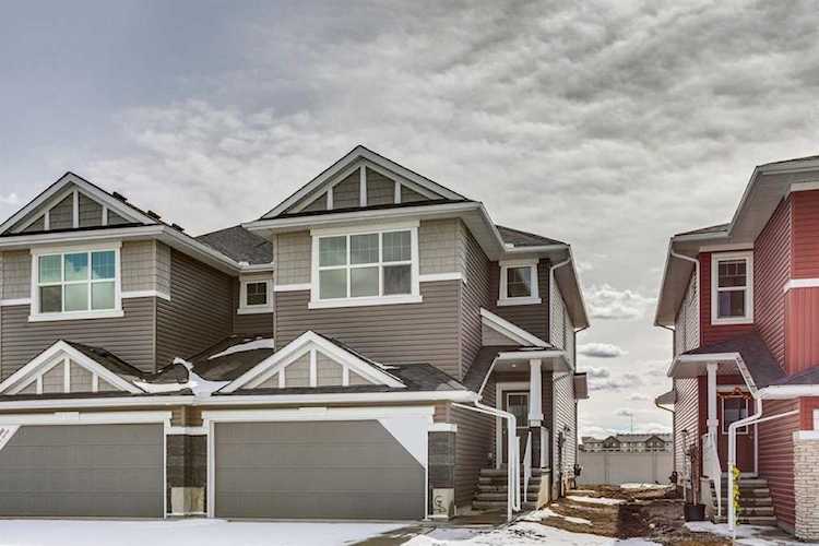 14 Cliff St Okotoks, AB T1S 5W6