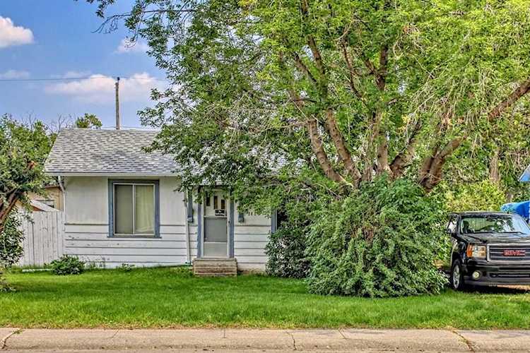2420 42 St SE Calgary, AB T2B1G7