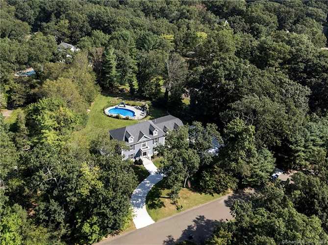 9 Sunset Ridge Dr Guilford, CT 06437