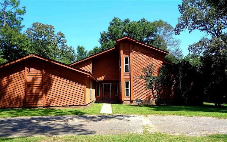 667 N Vaughn Drive Satsuma, AL 36572