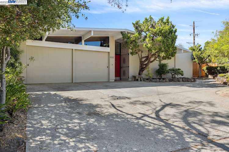 5898 Greenridge Rd Castro Valley, CA 94552