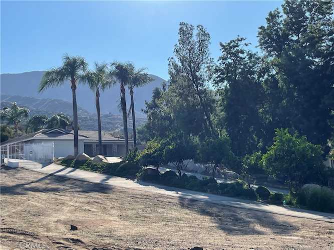 17825 Haynes Ave Lake Elsinore, CA 92532
