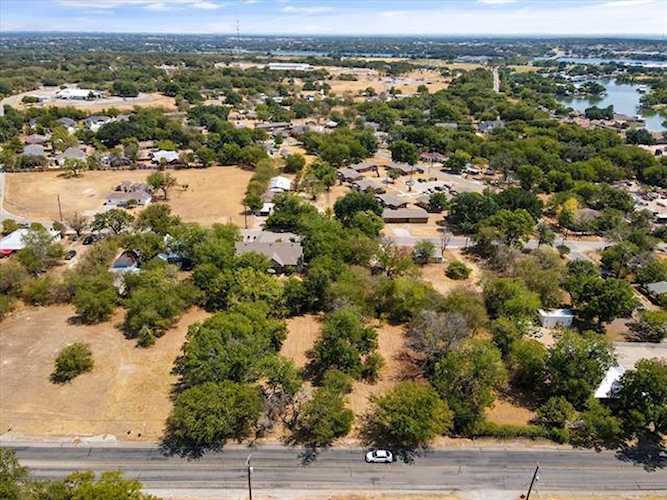 713 N Houston Street Granbury, TX 76048