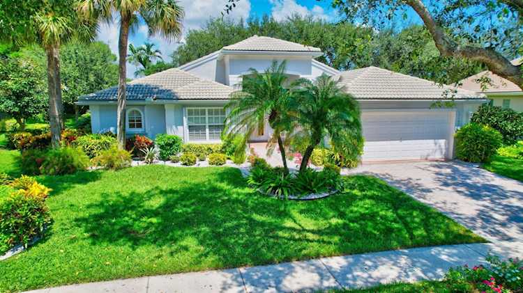 13142 Alhambra Lake Circle Delray Beach, FL 33446