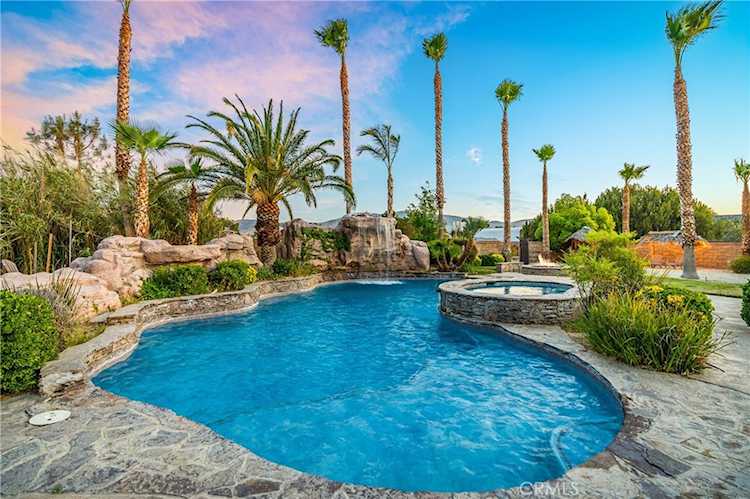 2124 W Avenue O8 Palmdale, CA 93551