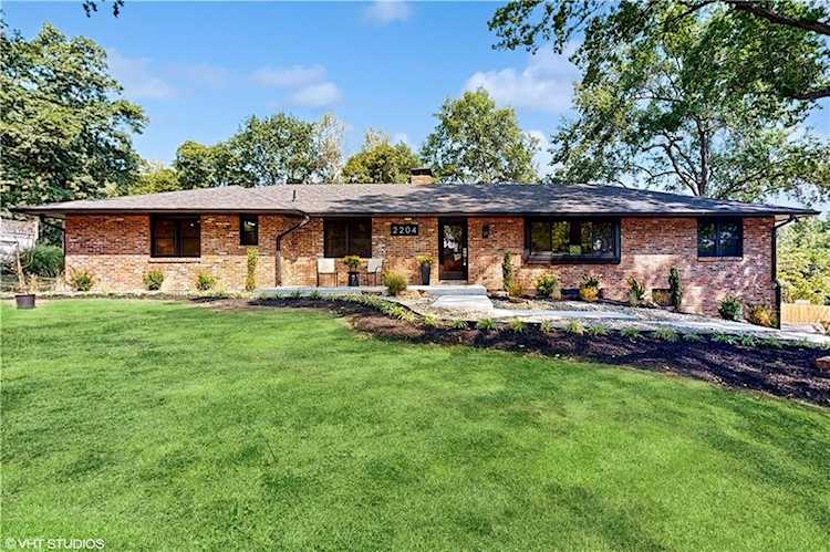 2204 W 103rd Terrace Leawood, KS 66206