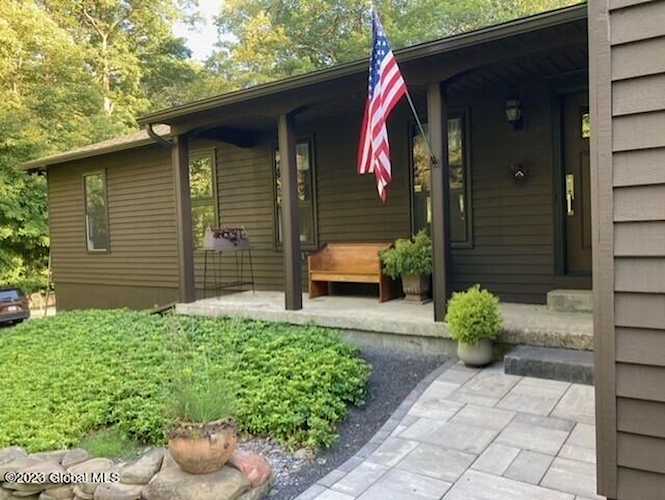 546 Altamont Rd Altamont, NY 12009